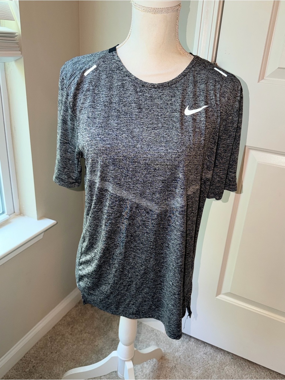 Nike Heather Charcoal Short Sleeve reflective Running Tee Small